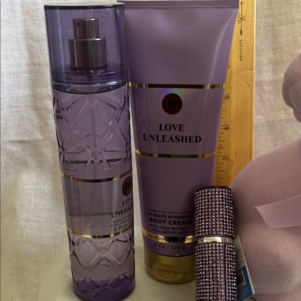 Bath & Body Works Love Unleashed Beauty Bundle - Picture 5 of 6